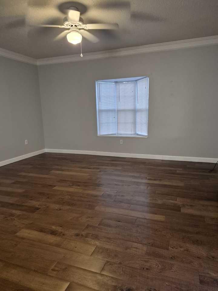 1921 Gornto Rd #19 - Photo 3 of 18