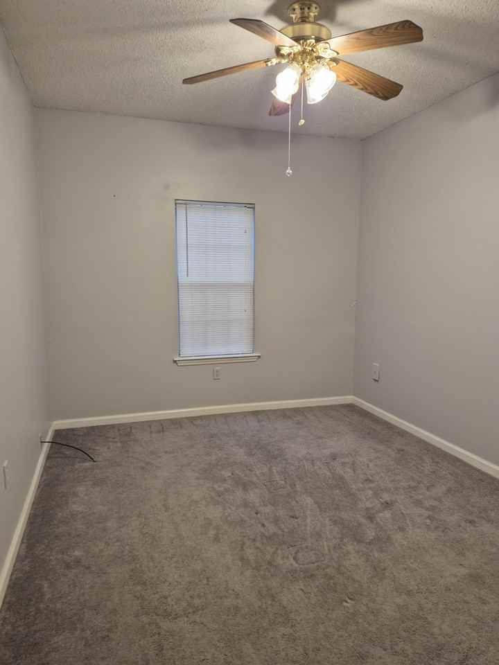 1921 Gornto Rd #19 - Photo 7 of 18