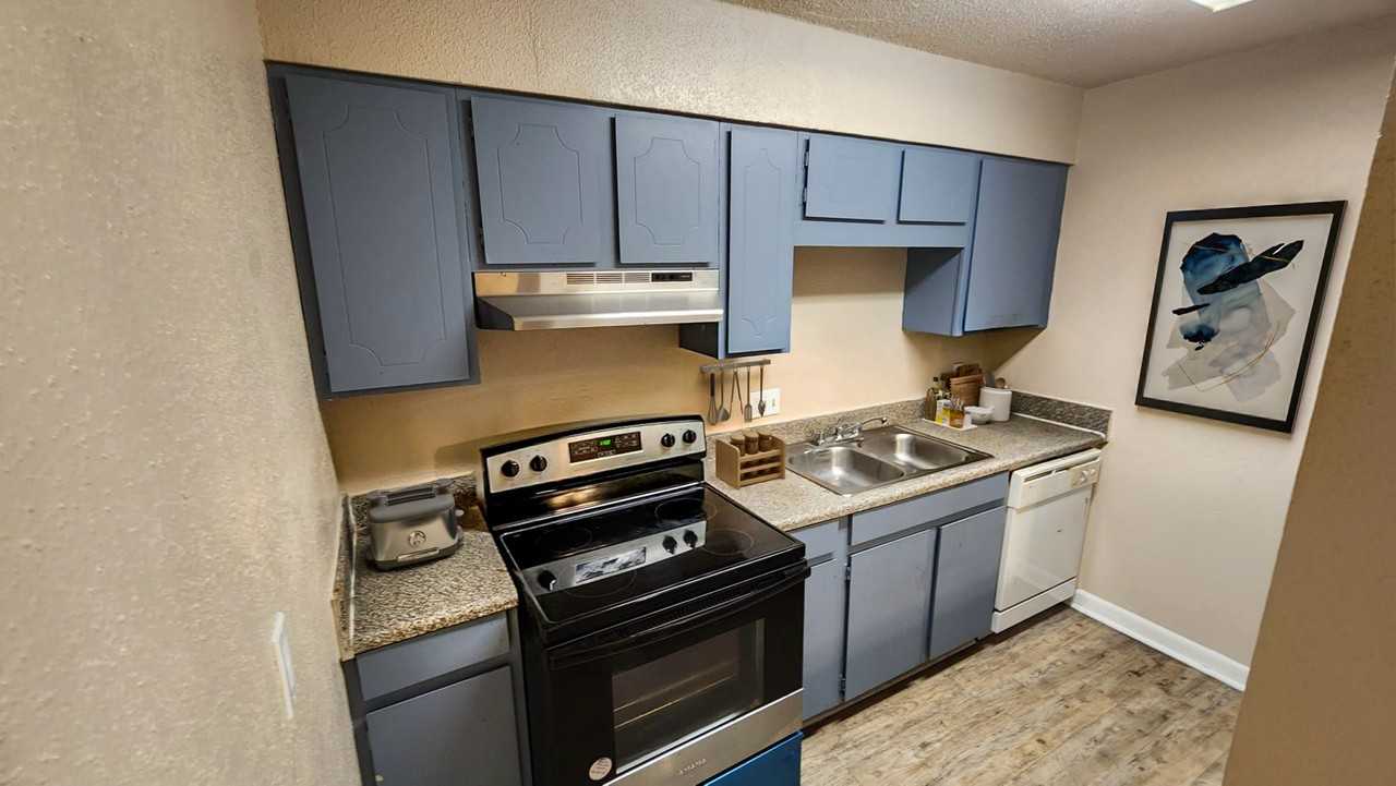 Huntington Park Dr #11 - Photo 6 of 7