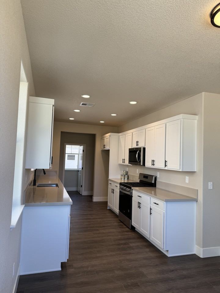 324 Cattail Cir #NA - Photo 2 of 10