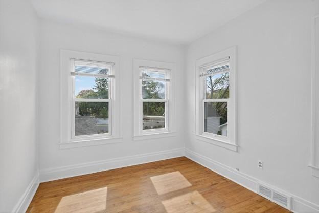 258 Hickok Ave - Photo 6 of 20