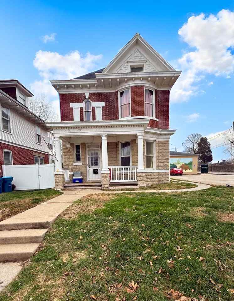 327 Ash St - Photo 2 of 2