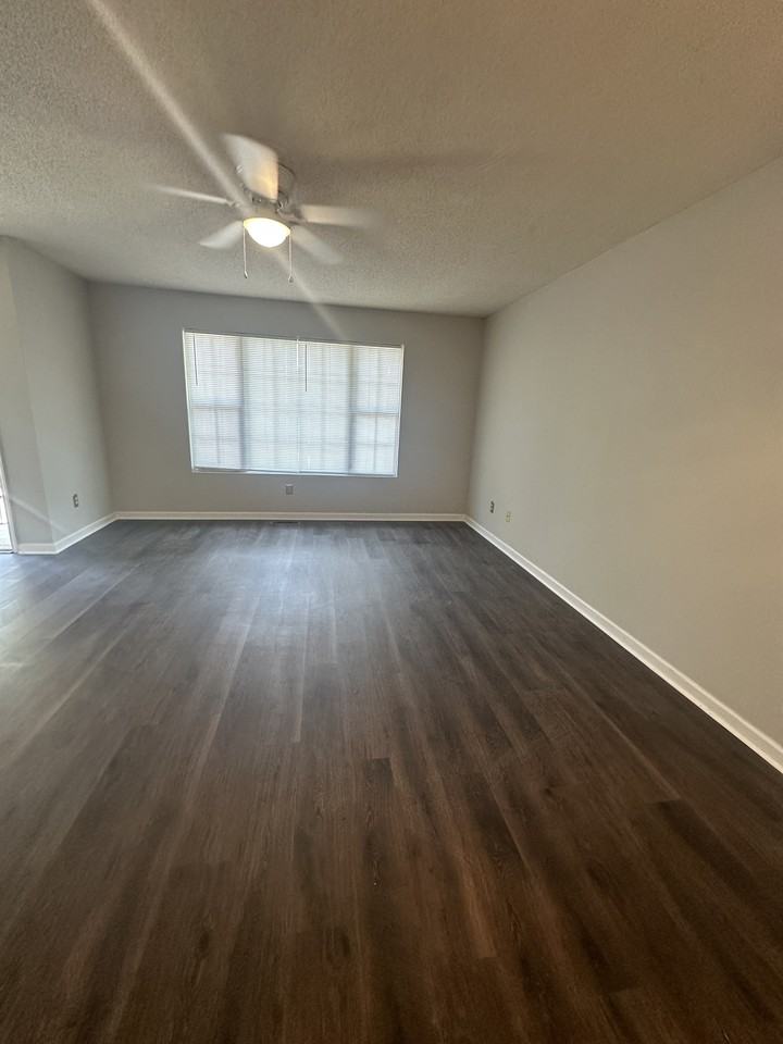 303 E North Railroad St #B - Photo 3 of 14