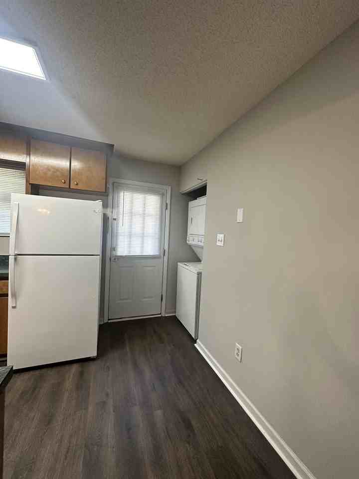 303 E North Railroad St #B - Photo 6 of 14