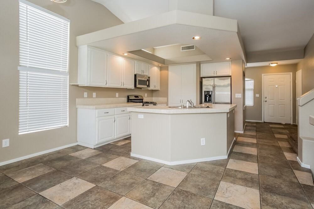 3636 Beacon Point St - Photo 6 of 15