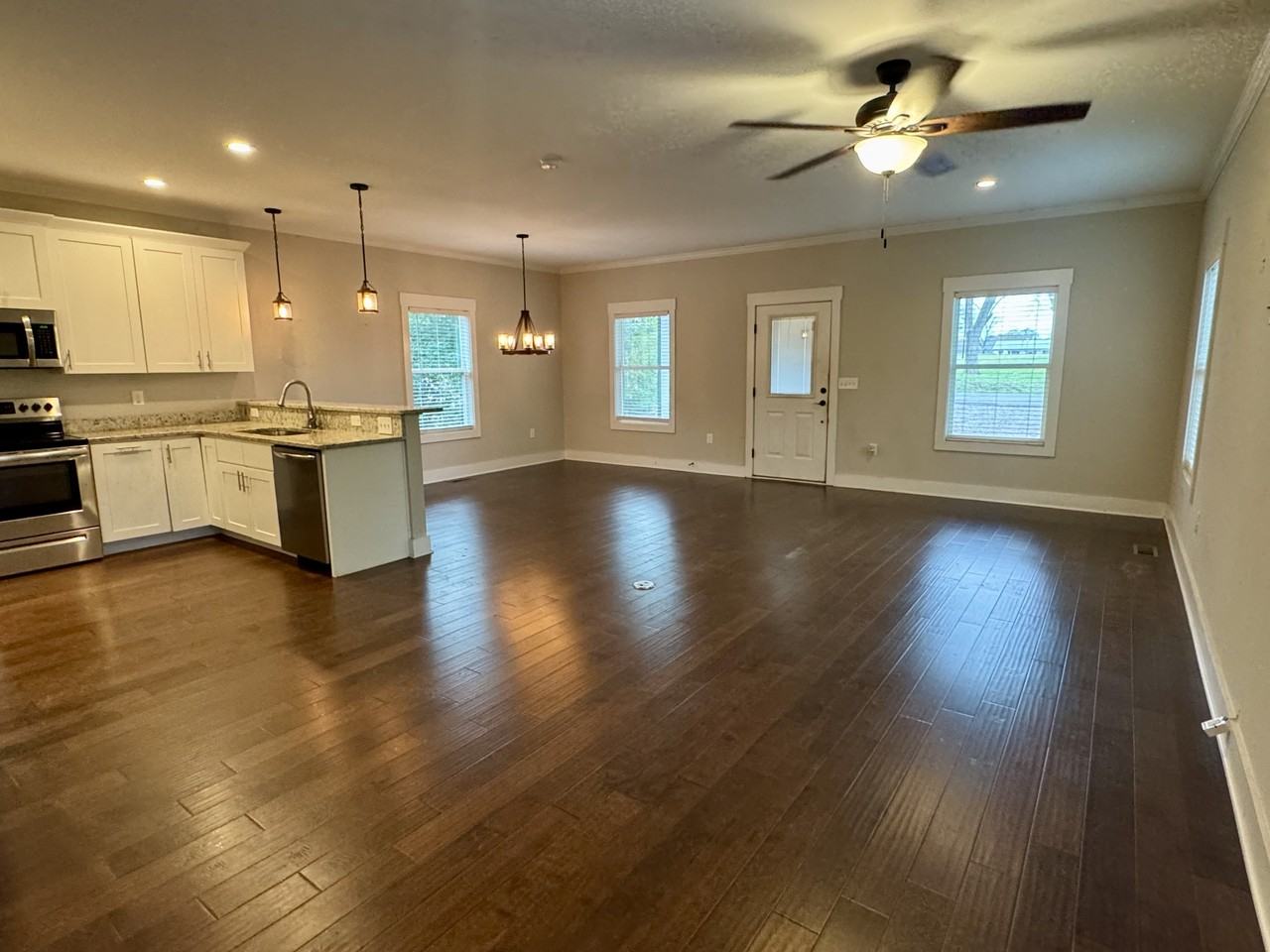 200 Banks St #1 - Photo 4 of 15