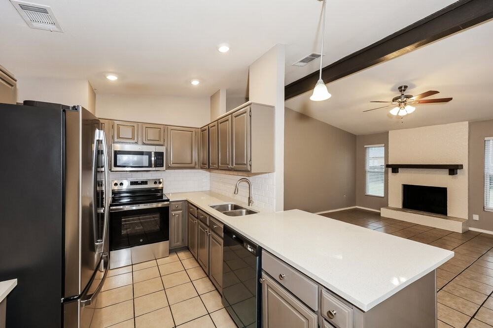 7320 Ridge Rd W - Photo 7 of 16