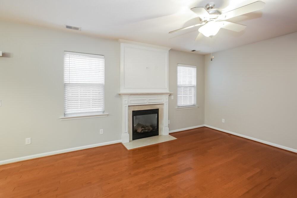 4004 Houldsworth Dr - Photo 6 of 17