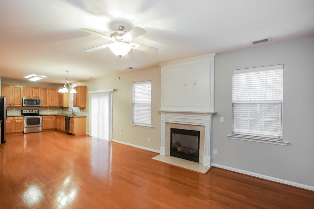 4004 Houldsworth Dr - Photo 7 of 17