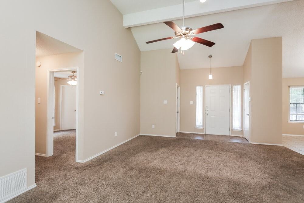 406 Kalmia Dr - Photo 4 of 25