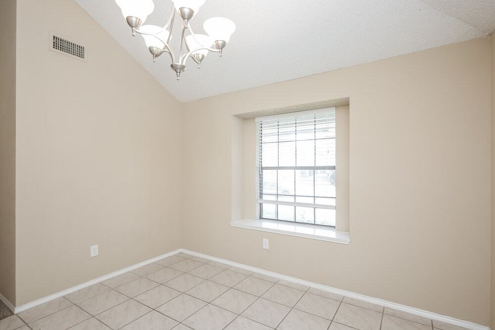 406 Kalmia Dr - Photo 6 of 25