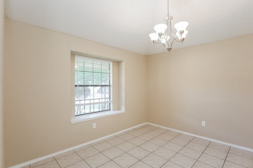 406 Kalmia Dr - Photo 7 of 25