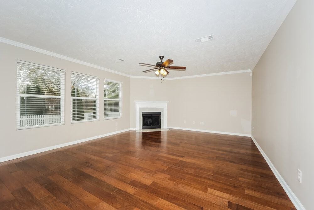 5823 Roxbury Dr - Photo 4 of 17