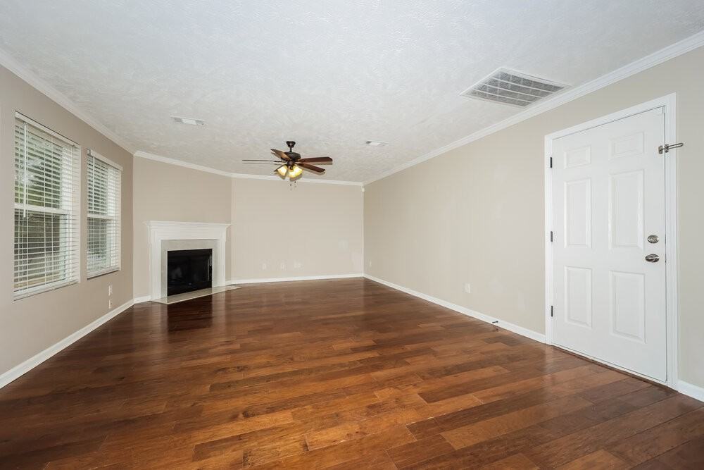 5823 Roxbury Dr - Photo 5 of 17