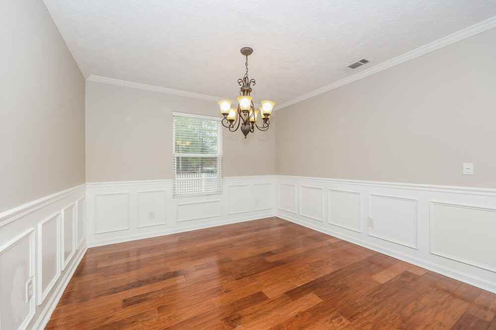 5823 Roxbury Dr - Photo 6 of 17