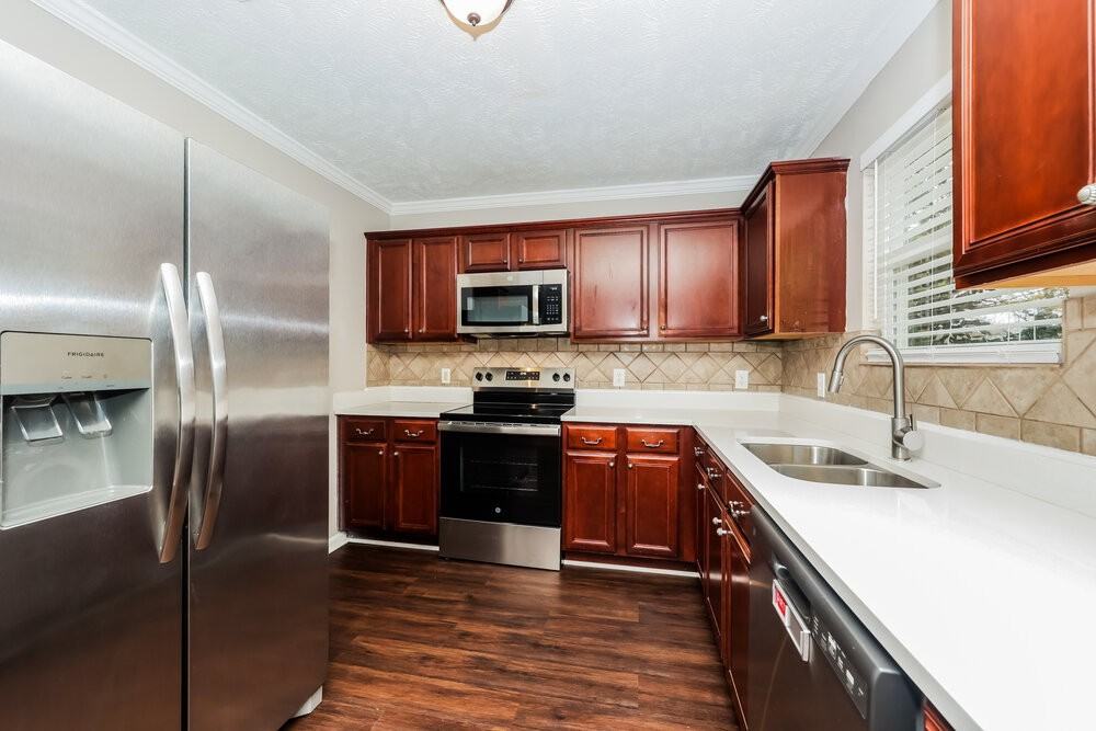 5823 Roxbury Dr - Photo 7 of 17