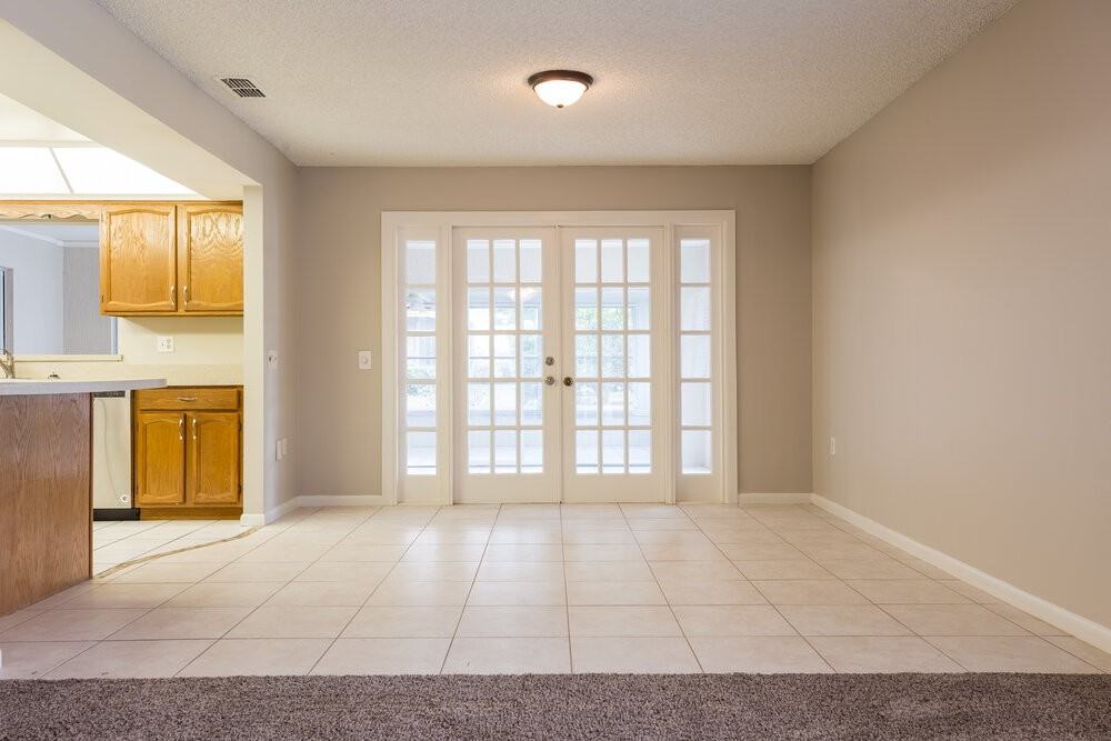 411 Greenfield Rd - Photo 4 of 13