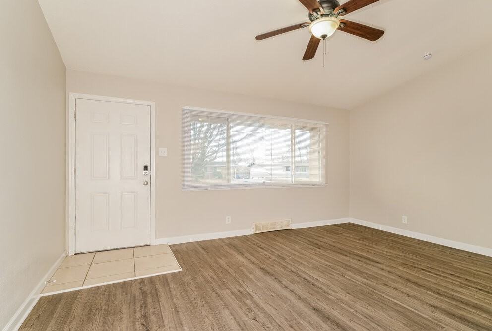 2010 Thunderbird Ave - Photo 6 of 17