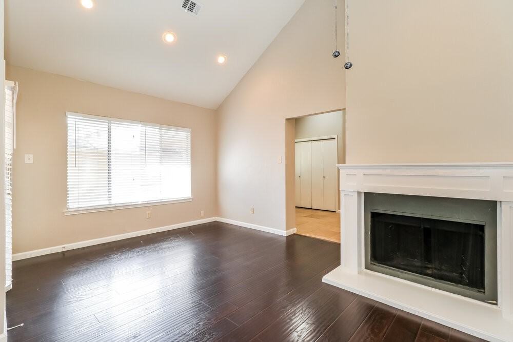 6637 Queensclub Dr - Photo 6 of 17