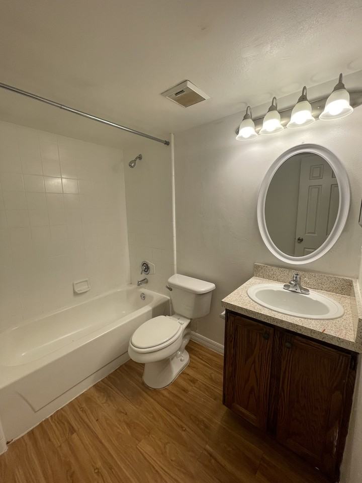 226 Riverbend Dr #1 - Photo 5 of 7