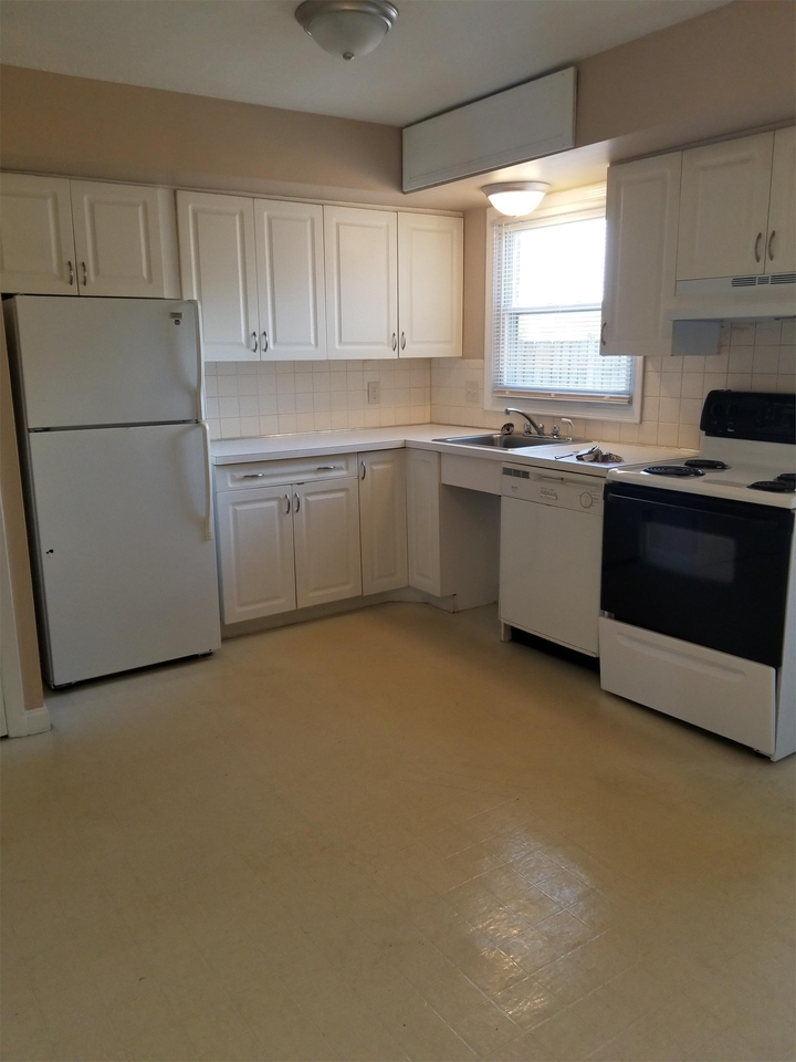 1219 Barcelona Dr #04 - Photo 3 of 16