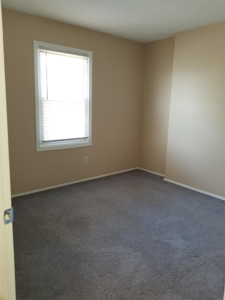 1219 Barcelona Dr #04 - Photo 4 of 16