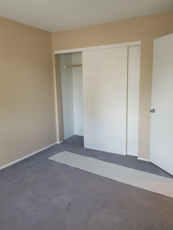 1219 Barcelona Dr #04 - Photo 5 of 16