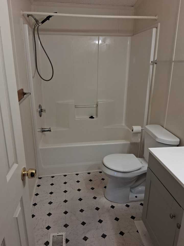 1355 Harding Ave #B - Photo 3 of 8