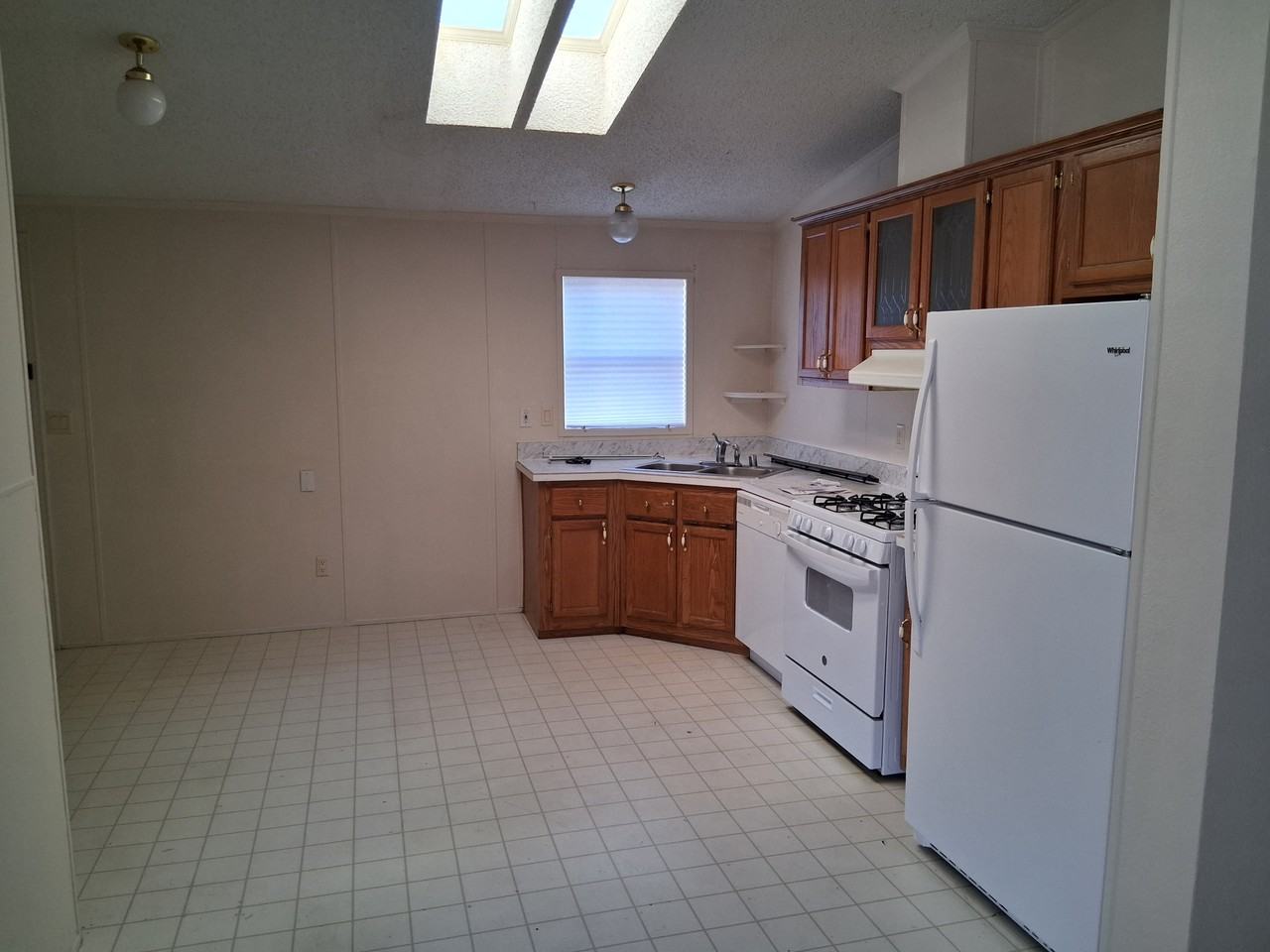 1355 Harding Ave #B - Photo 4 of 8