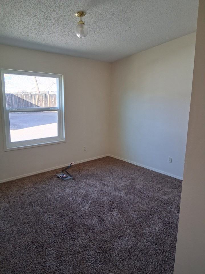 1355 Harding Ave #B - Photo 5 of 8