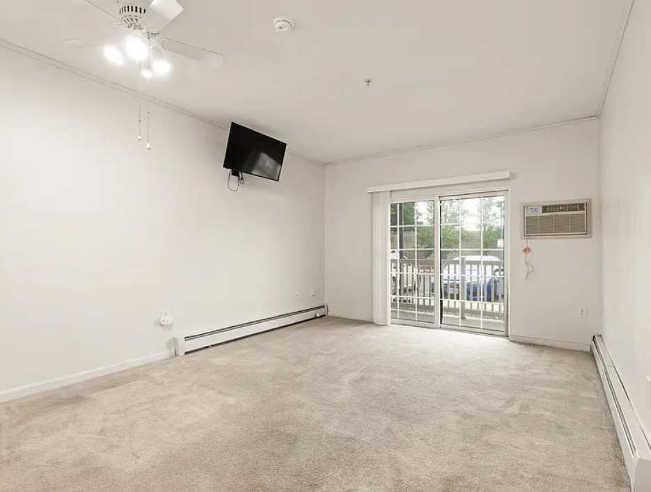 18 Harbor Ave #103 - Photo 2 of 5