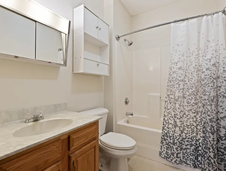 18 Harbor Ave #103 - Photo 3 of 5