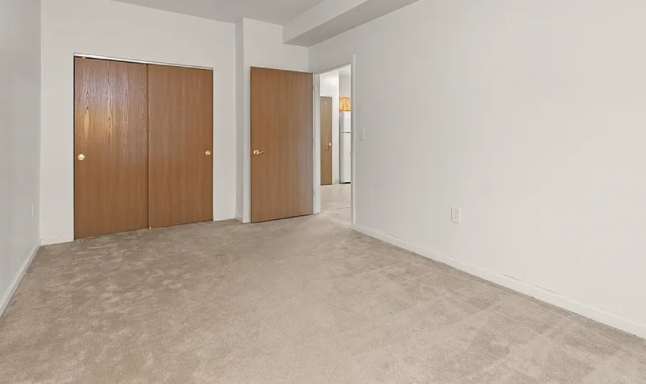 18 Harbor Ave #103 - Photo 4 of 5