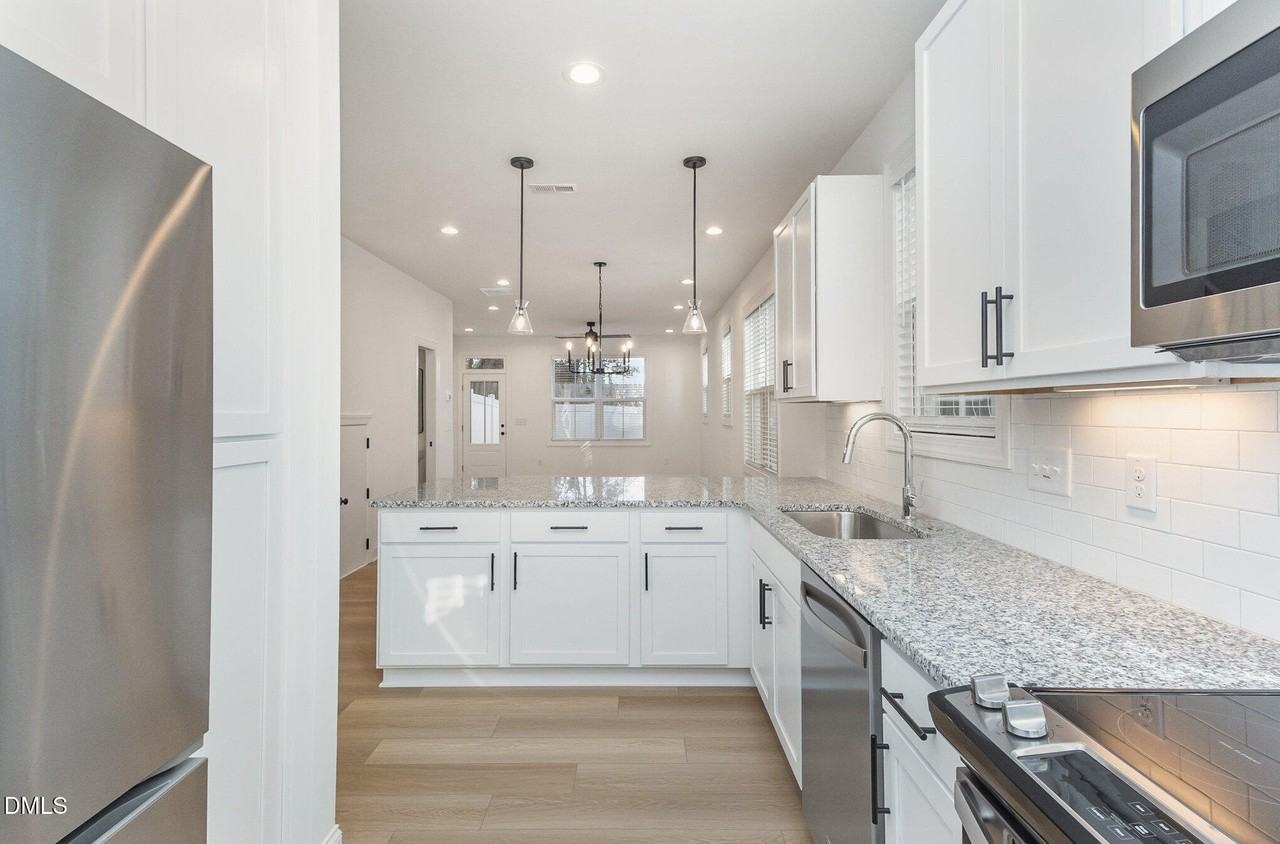 4801 Gossamer Ln - Photo 3 of 26