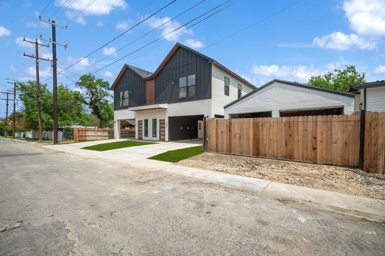 247 Princeton Ave - Photo 2 of 16