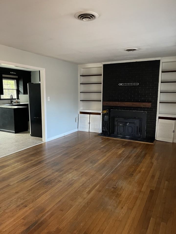 1002 Sherwood Cir #1 - Photo 2 of 12