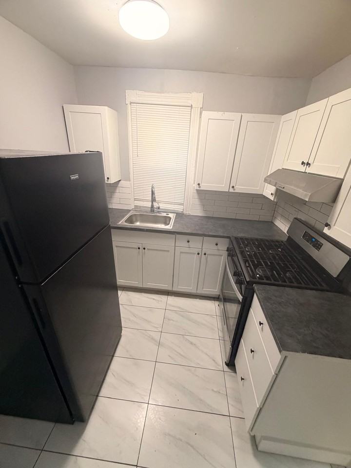 108 Dewitt St 1st Fl #1 - Photo 3 of 6