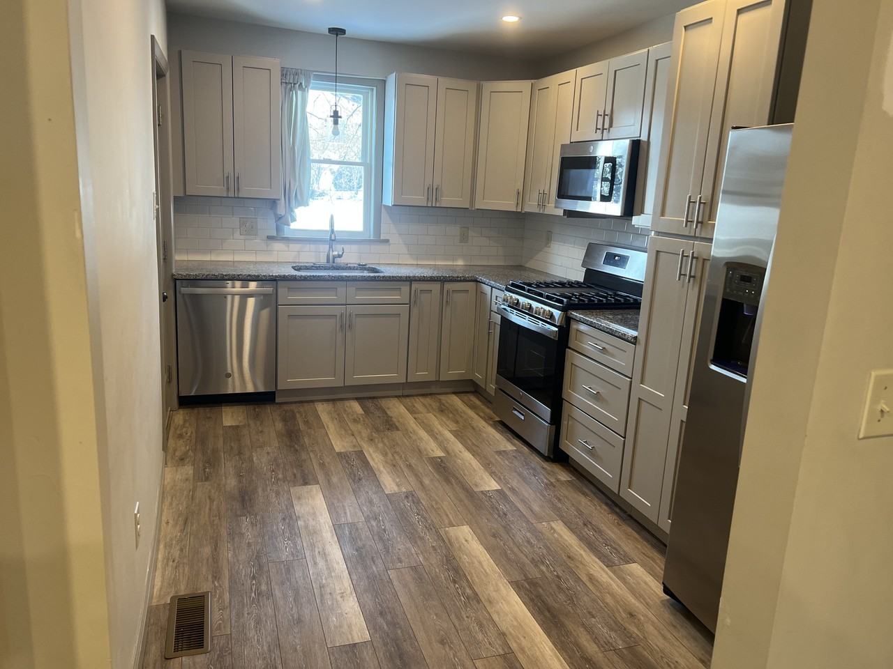 34 N Lee St #1 - Photo 4 of 21