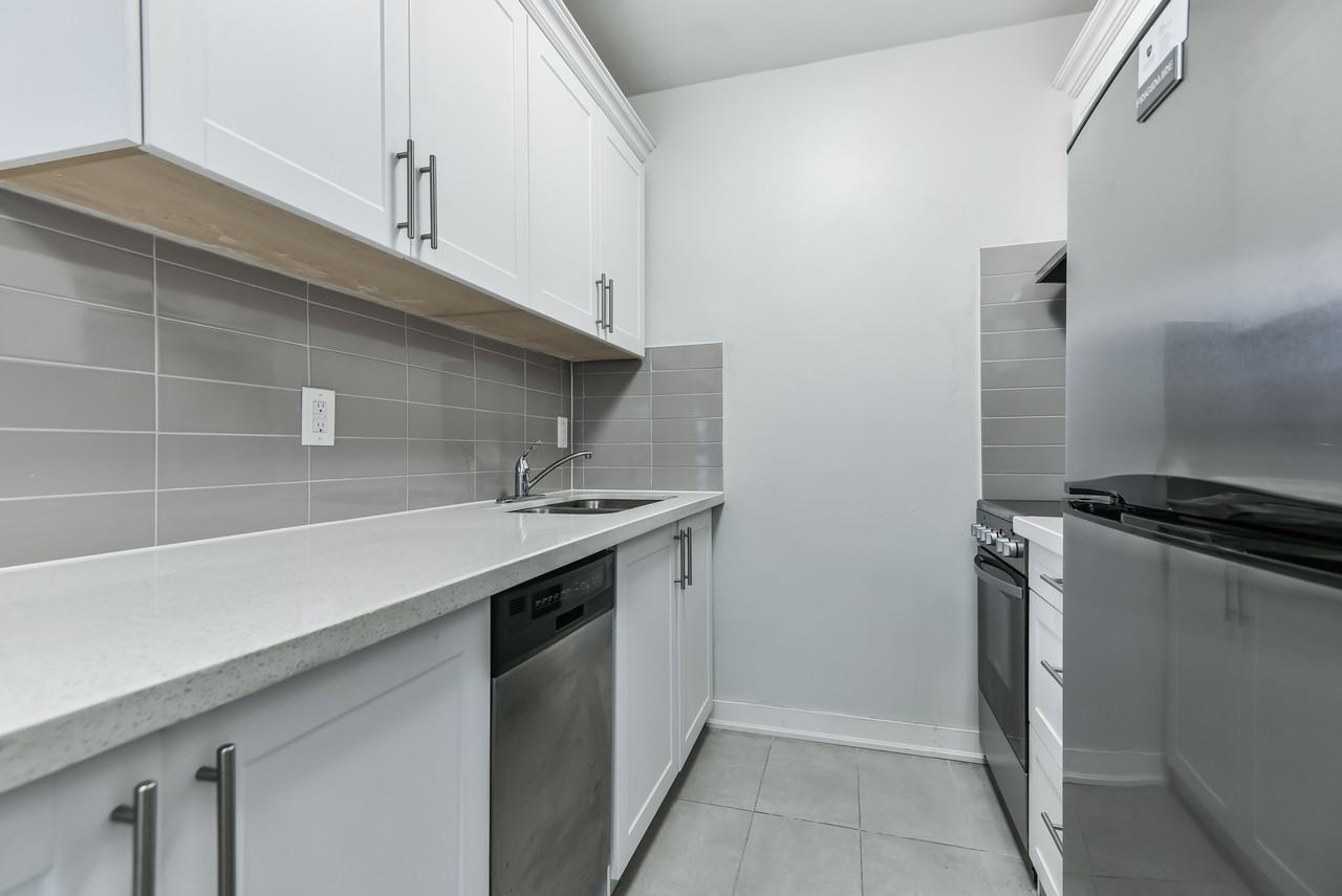 151 St. George - Photo 2 of 9