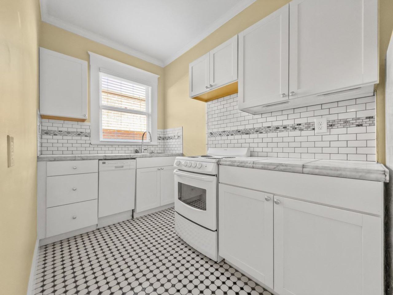 2056 NW Glisan Street - Photo 4 of 22