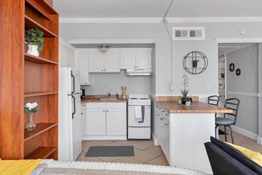 311 W Ashley St #810 - Photo 7 of 26