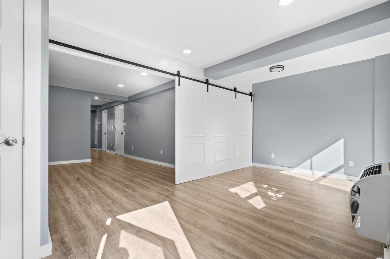 509 W 23rd St #3 - Photo 3 of 12