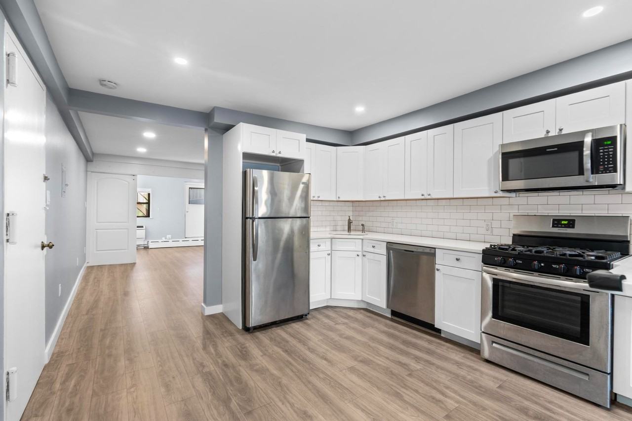 509 W 23rd St #3 - Photo 5 of 12