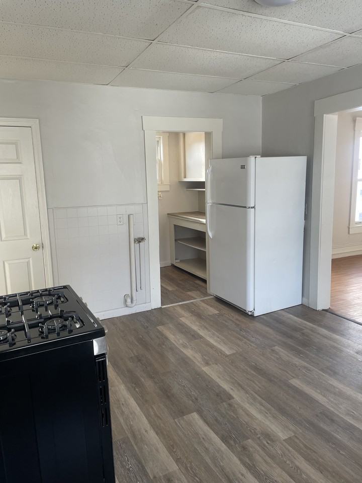 50 Jane St Apt 3 #50-3 - Photo 2 of 11