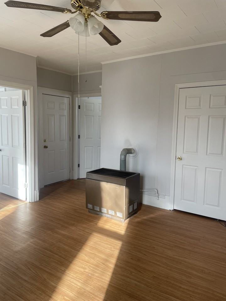 50 Jane St Apt 3 #50-3 - Photo 4 of 11