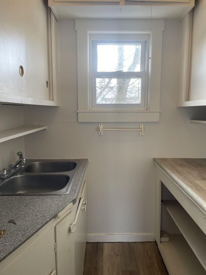 50 Jane St Apt 3 #50-3 - Photo 5 of 11