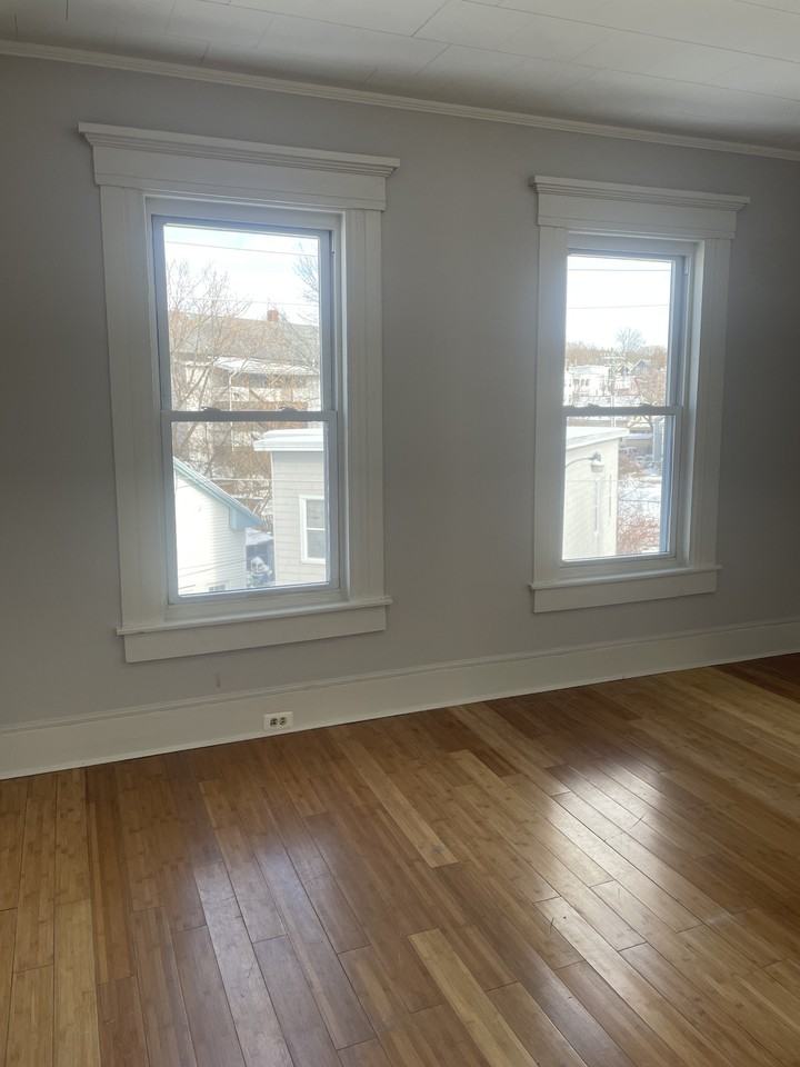 50 Jane St Apt 3 #50-3 - Photo 6 of 11