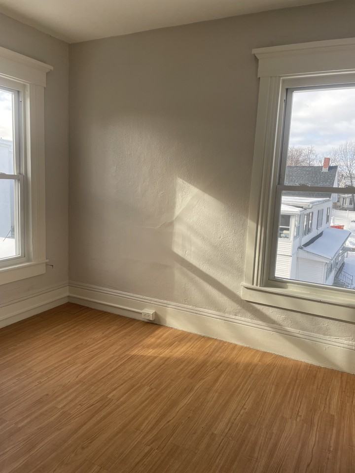 50 Jane St Apt 3 #50-3 - Photo 7 of 11