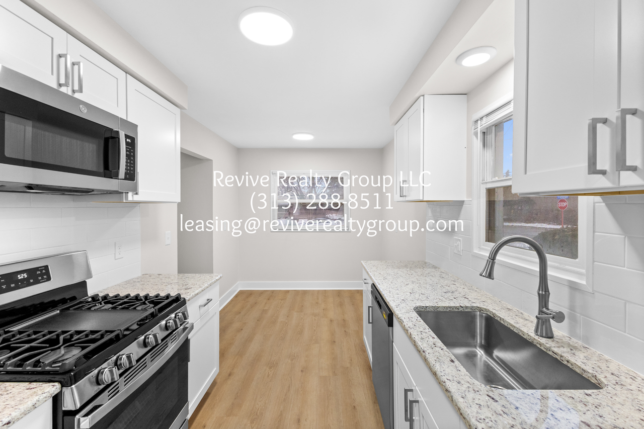 7515 Trafalgar St #1 - Photo 6 of 21