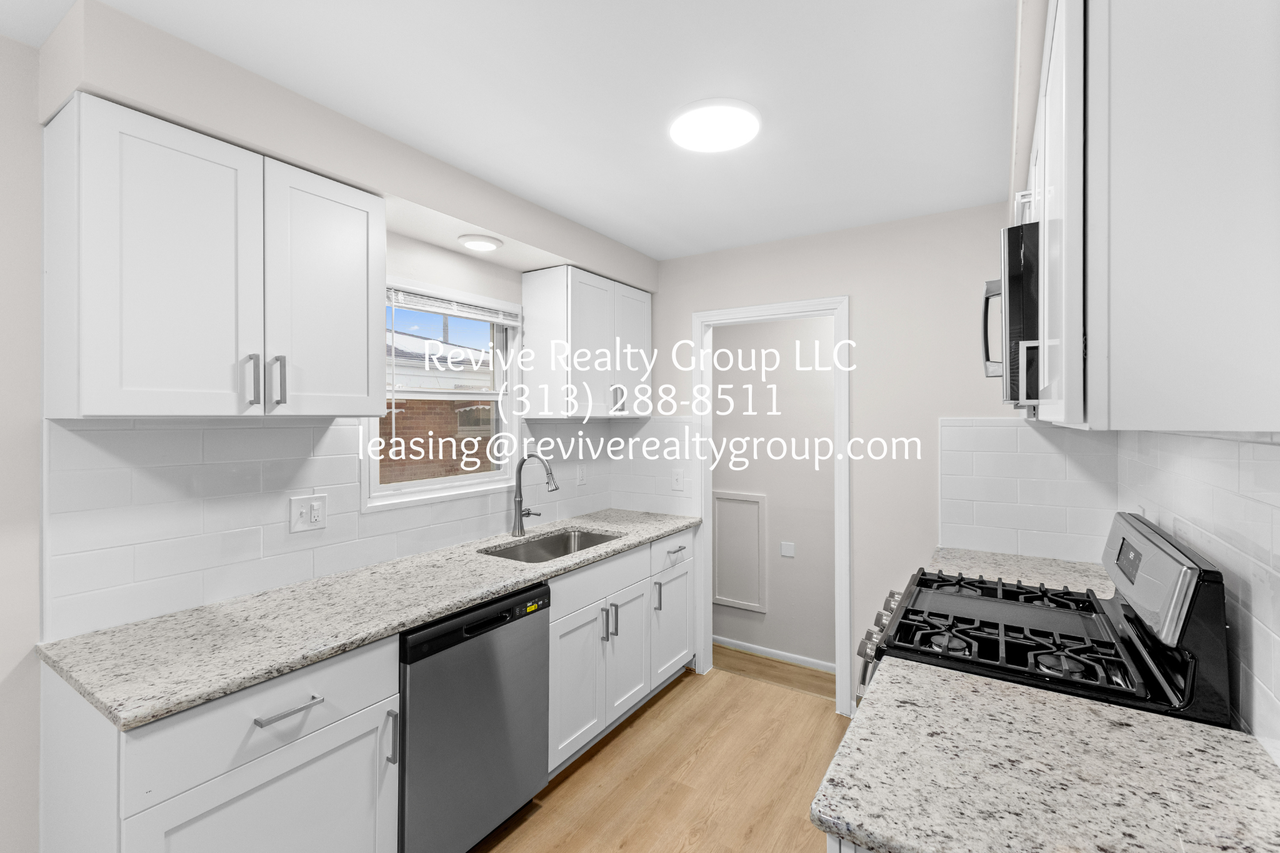 7515 Trafalgar St #1 - Photo 7 of 21